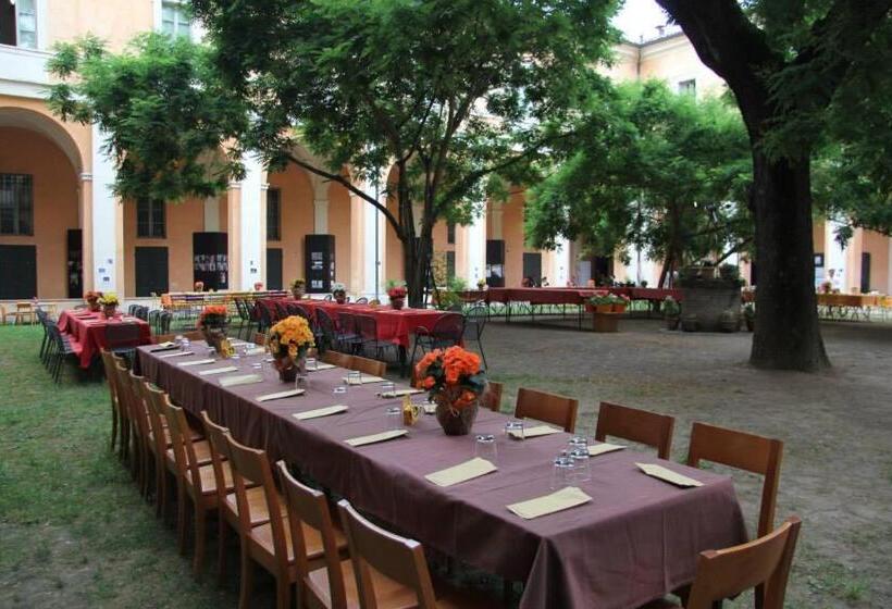 اتاق استاندارد چهارنفره با سرویس بهداشتی مشترک, Student's Hostel Della Ghiara