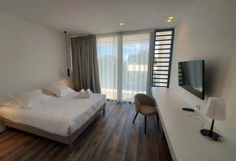 آپارتمان 1 خوابه با تراس, Clos De La Rivière