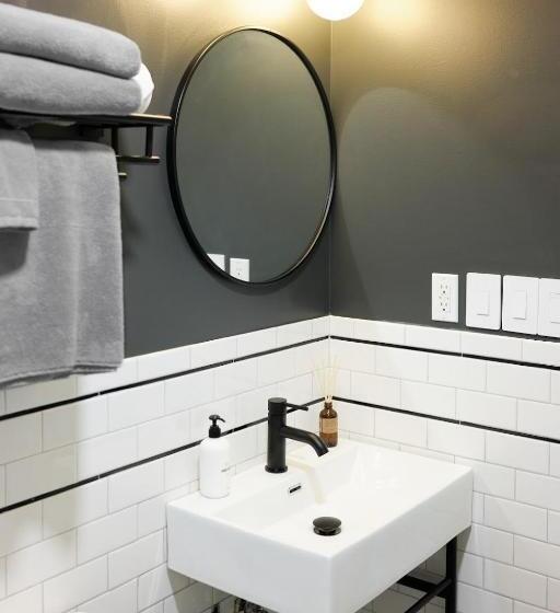 标准工作室, The Rex