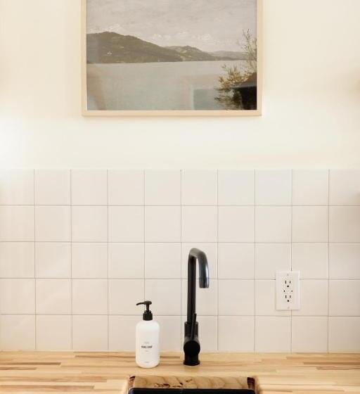 标准工作室, The Rex