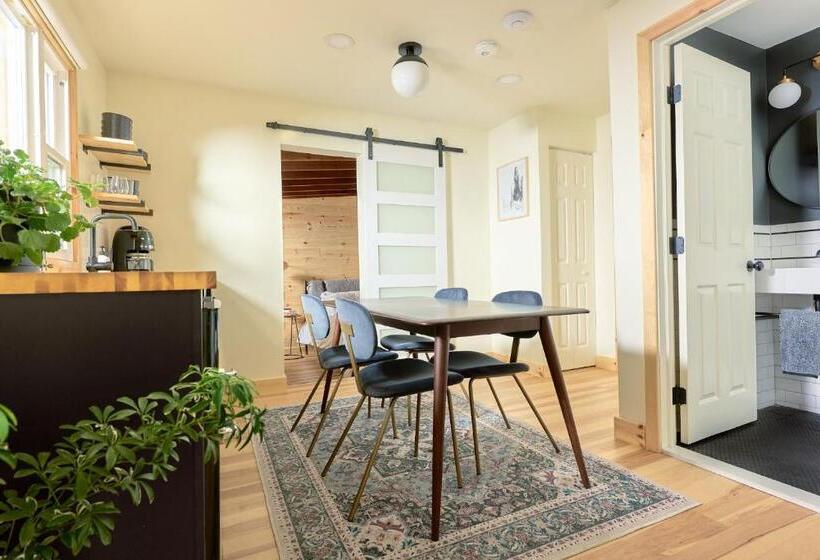 带大床的复式套间, The Rex