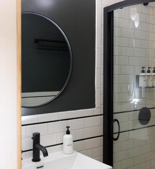 豪华工作室, The Rex