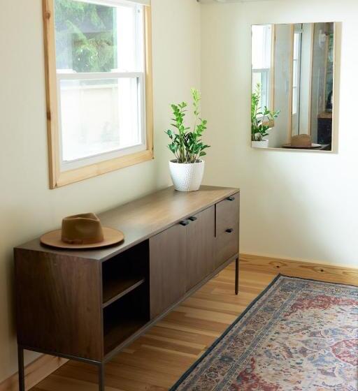 豪华工作室, The Rex