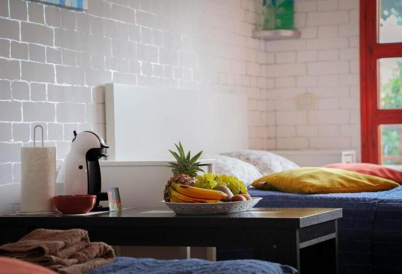 إستوديو قياسى, Los Geranios, Close To Beach, Puerto Colon, Yellowcat 2