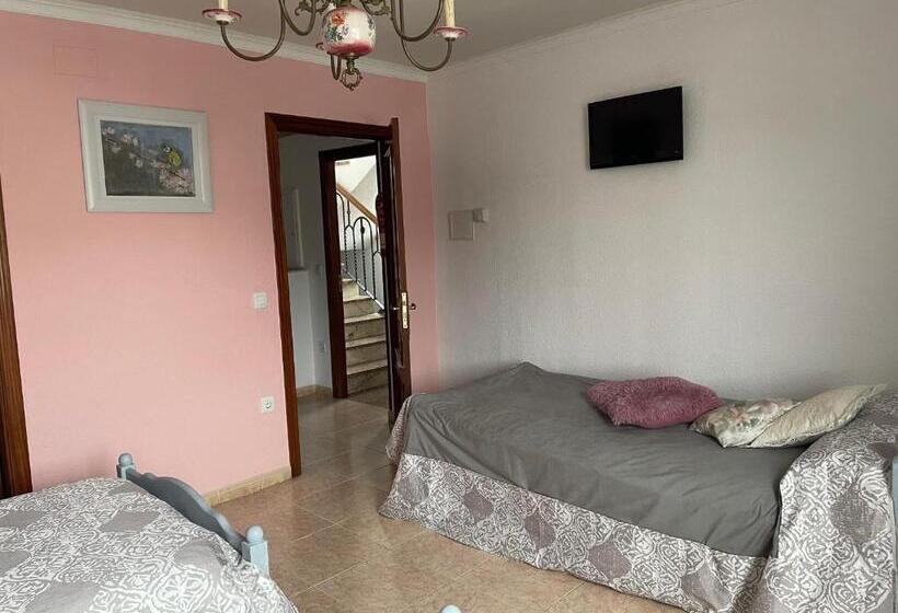 Quarto Triplo Estandar, Hostel Arenos