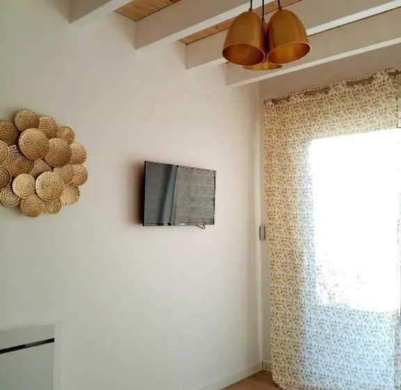 キングサイズベッドのスタンダードルーム, Studiocaroline44, 2 Studios Entre La Ville Et La Mer, Parking, Cuisine, Moins De 15min De L Aéroport