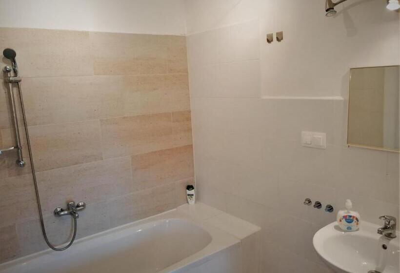 バルコニー付きスタンダードルーム, Zsuzsanna Vendégház