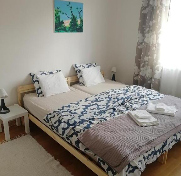 חדר אקונומי, Zsuzsanna Vendégház