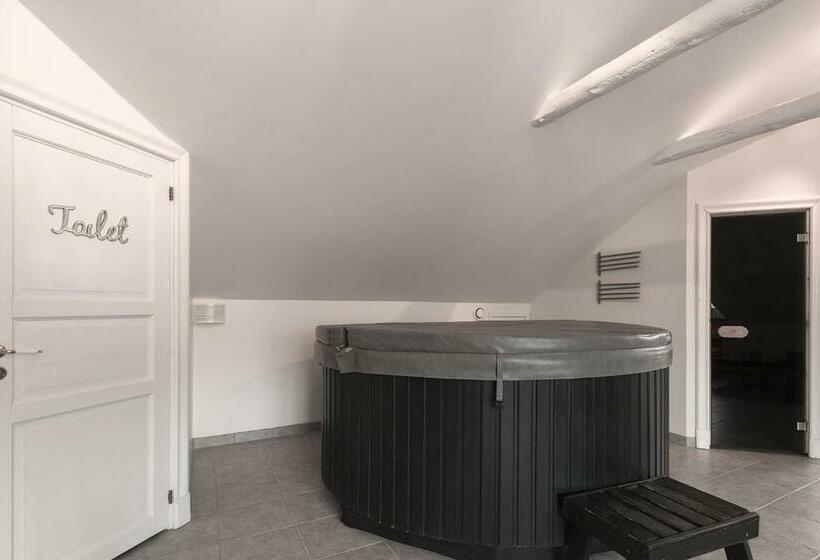 إستوديو قياسى, Bergs Gård & Hållsvikens Gård