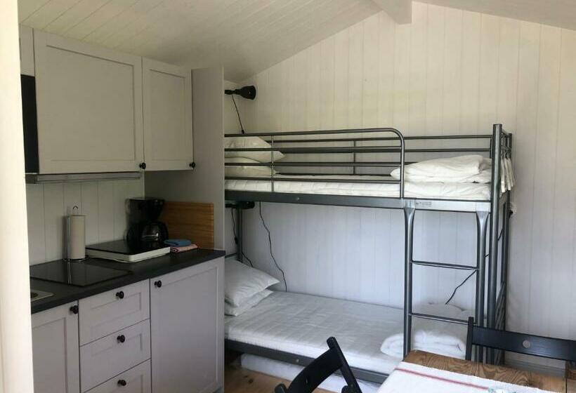 منزل غرفة نوم واحدة, Bergs Gård & Hållsvikens Gård