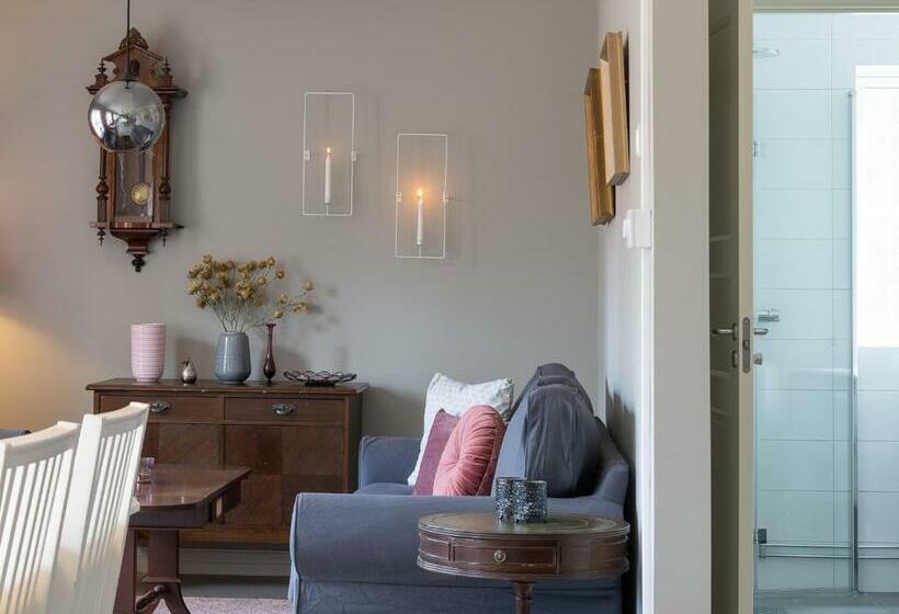 كابينة, Bergs Gård & Hållsvikens Gård