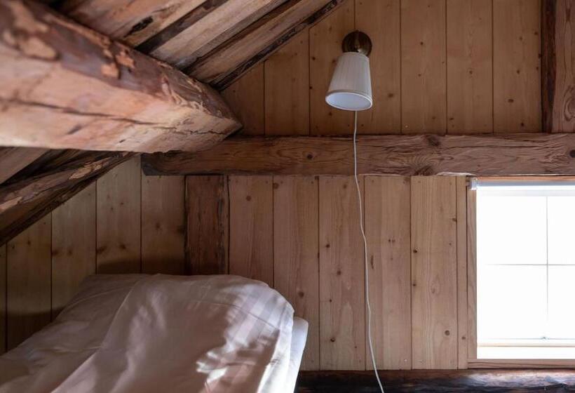 منزل غرفتين نوم, Bergs Gård & Hållsvikens Gård