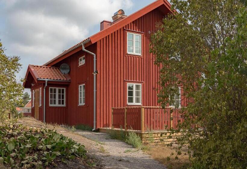 ‫فيلا غرفة نوم واحدة, Bergs Gård & Hållsvikens Gård