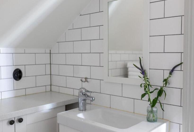 ‫فيلا غرفة نوم واحدة, Bergs Gård & Hållsvikens Gård