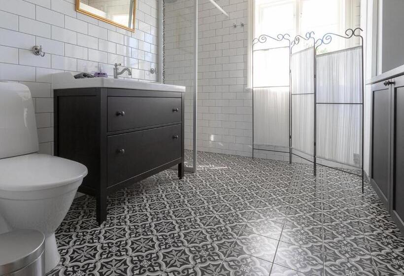 ‫فيلا غرفة نوم واحدة, Bergs Gård & Hållsvikens Gård