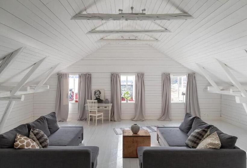 شقة غرفة واحدة, Bergs Gård & Hållsvikens Gård