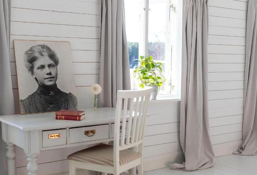 شقة غرفة واحدة, Bergs Gård & Hållsvikens Gård