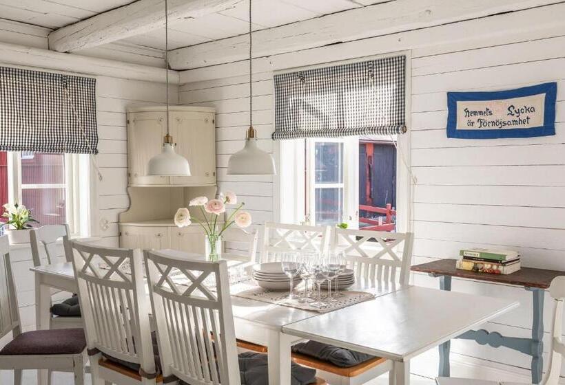 شقة غرفة واحدة, Bergs Gård & Hållsvikens Gård