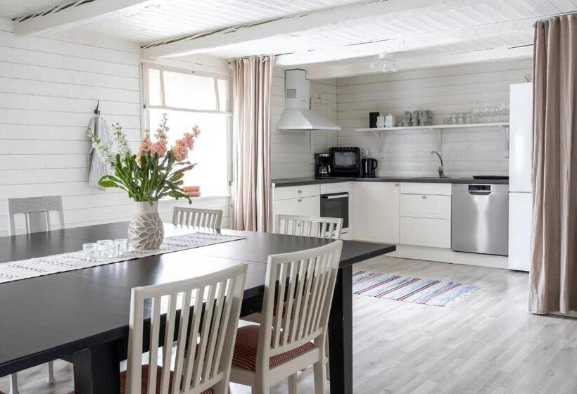 شقة غرفة نوم واحدة بالطابق الأرضى, Bergs Gård & Hållsvikens Gård