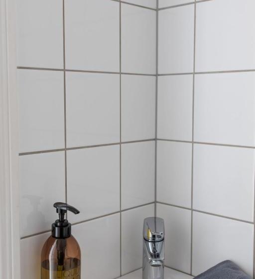 منزل غرفة نوم واحدة, Bergs Gård & Hållsvikens Gård