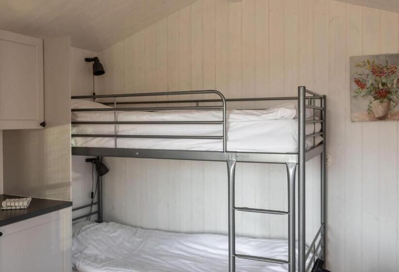 منزل غرفة نوم واحدة, Bergs Gård & Hållsvikens Gård