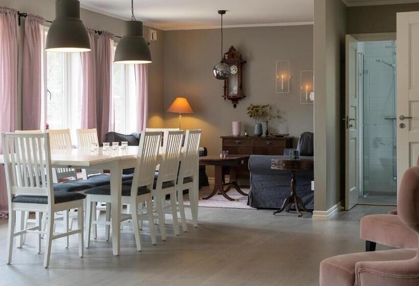 كابينة, Bergs Gård & Hållsvikens Gård