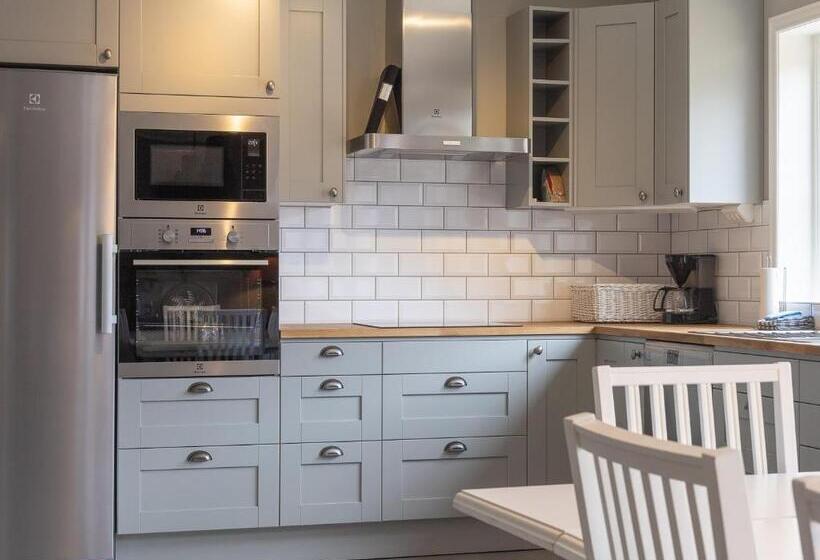 كابينة, Bergs Gård & Hållsvikens Gård