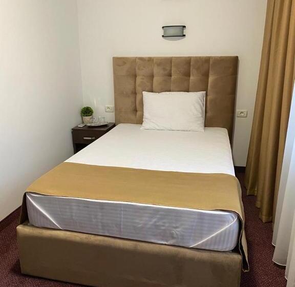 غرفة قياسية فردية, Prestige House