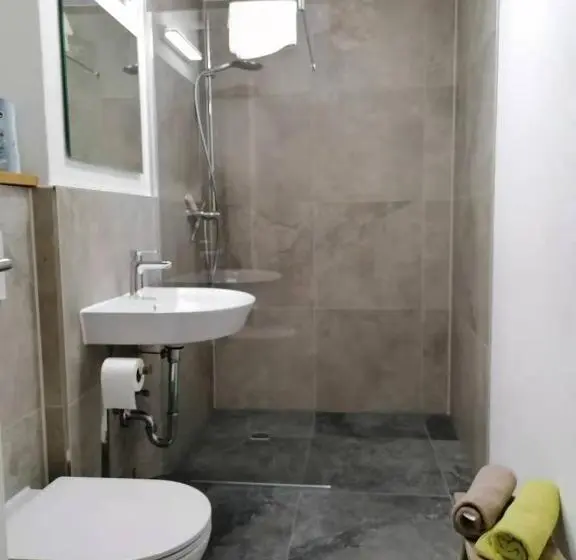 Huoneisto 1 Makuuhuone, Motel Q  Das Kleine Stadt
