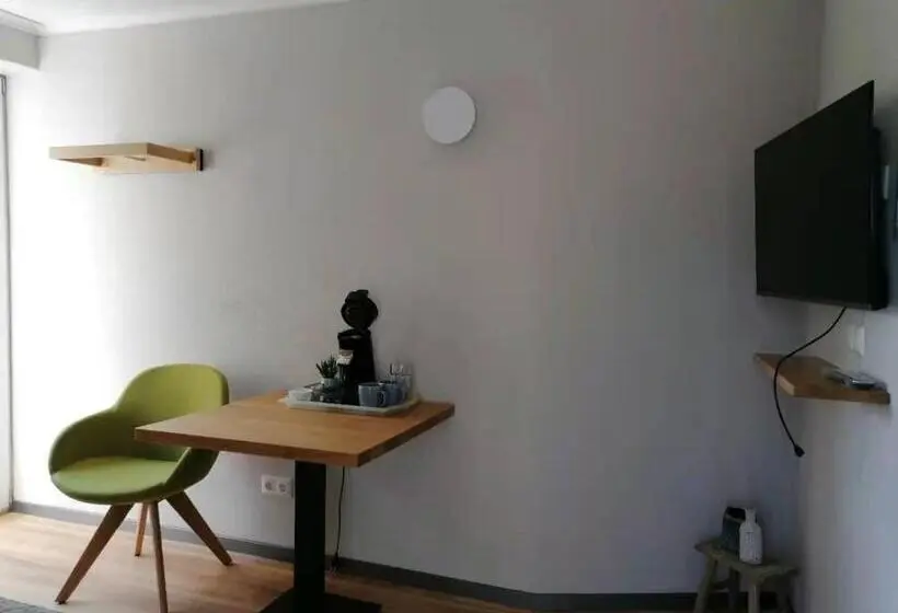 Huoneisto 1 Makuuhuone, Motel Q  Das Kleine Stadt