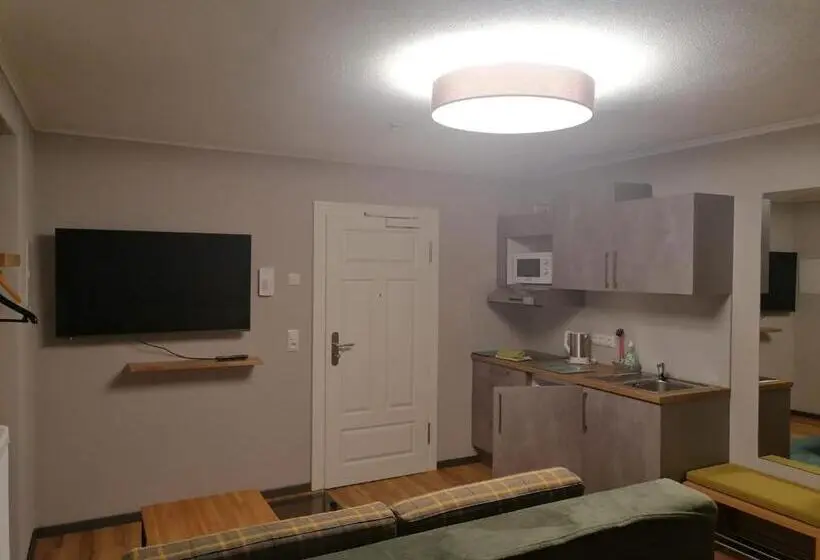 Huoneisto 1 Makuuhuone Parveke, Motel Q  Das Kleine Stadt