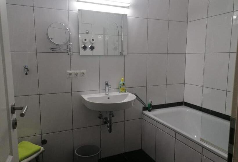 Апартаменты 1 Спальня с Балконом, Motel Q  Das Kleine Stadt