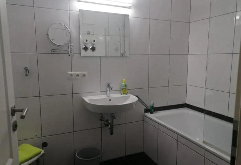 Huoneisto 1 Makuuhuone Parveke, Motel Q  Das Kleine Stadt