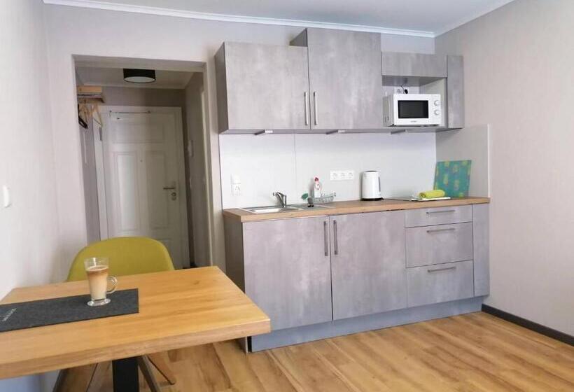 标准工作室, Motel Q Das Kleine Stadt