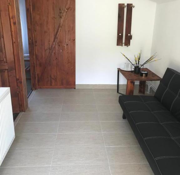 سوییت خانوادگی, La Butuci