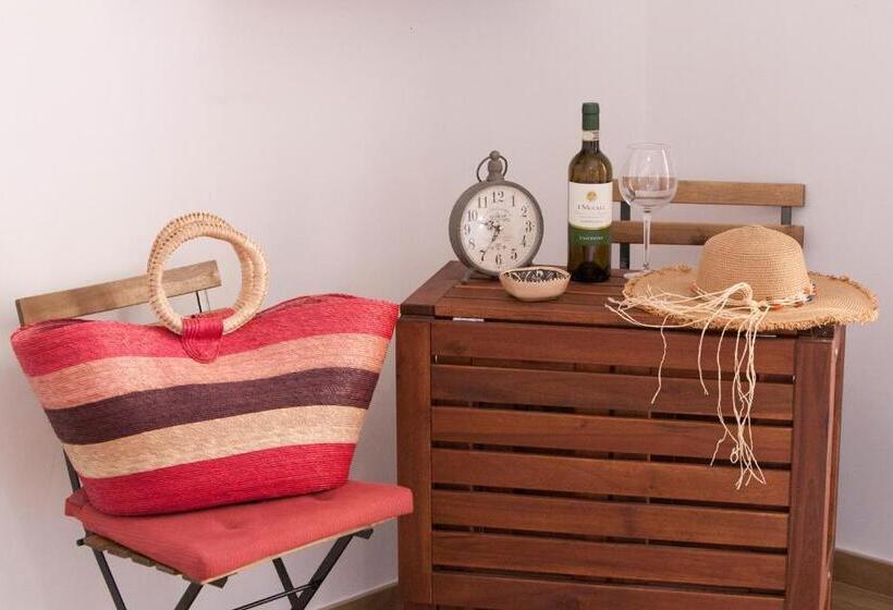 Студио Стандарт с Балконом, Estate4home   Sofia Flora