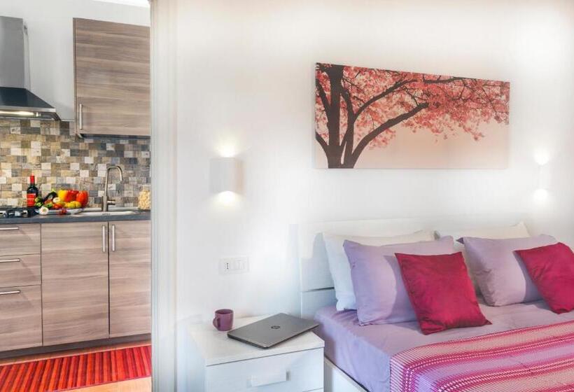 Студио Стандарт с Балконом, Estate4home   Sofia Flora