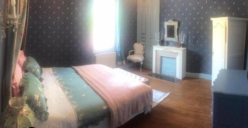 חדר משפחתי, Le Manoir De La Source