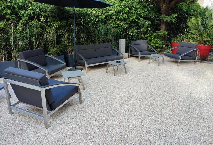 חדר דחוקס עם מיטת קינג, Les Jardins De La Fontaine