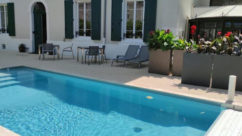 חדר דחוקס עם מיטת קינג, Les Jardins De La Fontaine