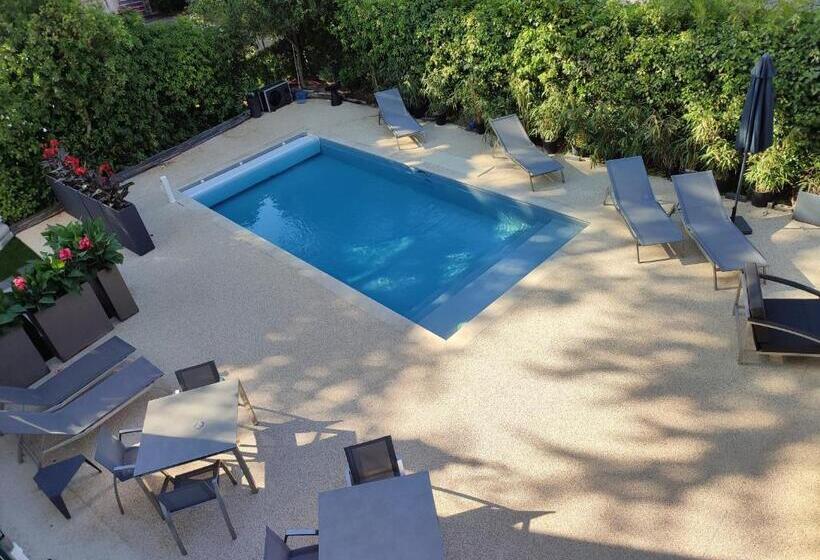 חדר סטנדרט לארבעה, Les Jardins De La Fontaine