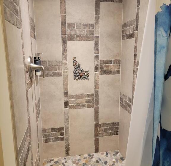 غرفة قياسية, The Colburn Schoolhouse   Geography Suite