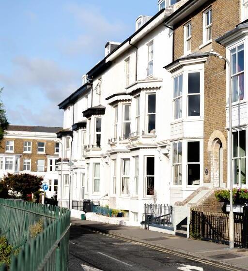 수피리어 룸, Anne Boleyn’s Escape