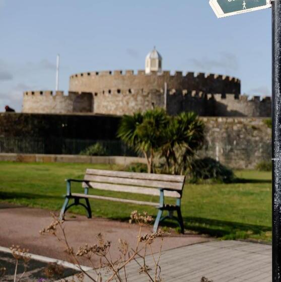 수피리어 룸, Anne Boleyn’s Escape