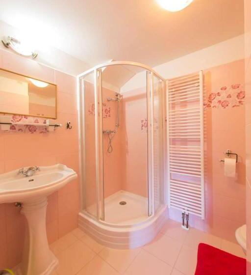 חדר משפחתי, Penzion U Zlomené Lyže