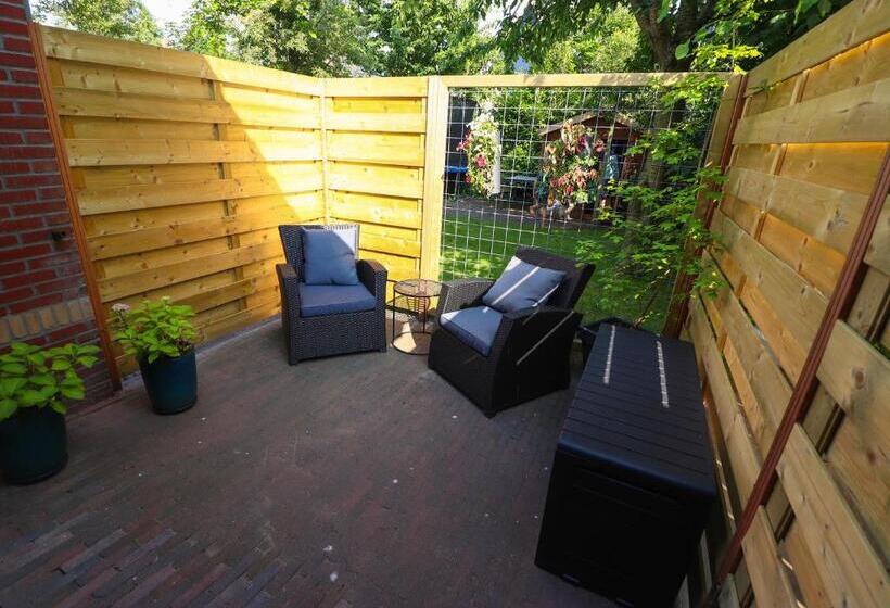 חדר דלוקס, De Monarchvlinder