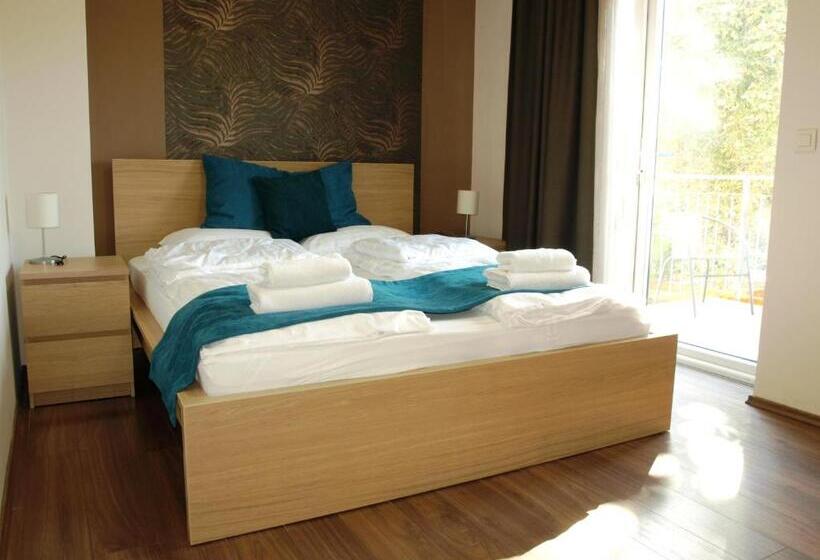 غرفة قياسية مزوَّدة بشُرفة, Garden Club Panzió