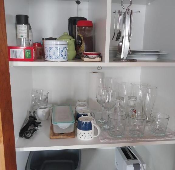 غرفة قياسية, Foot Loose & Fancy Free