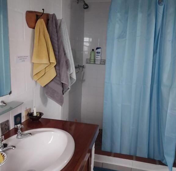 غرفة قياسية, Foot Loose & Fancy Free