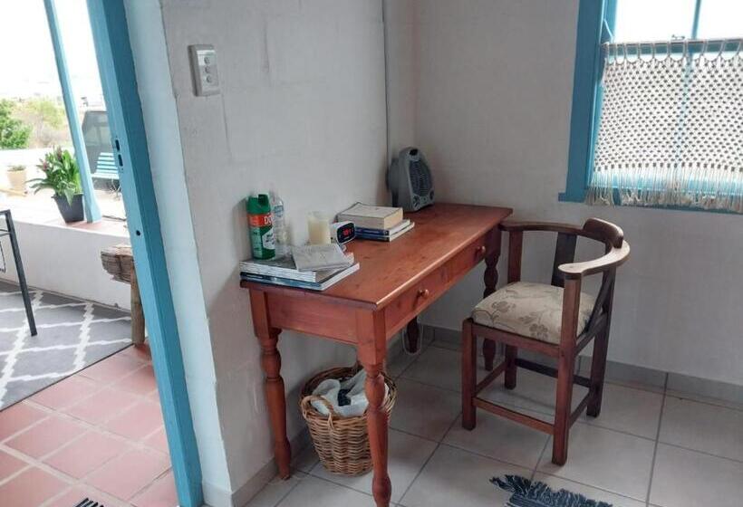 غرفة قياسية, Foot Loose & Fancy Free